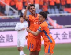 开云体育- 里程碑夜！山东男篮远射贴柱；欧冠清晨刷纪录；质疑声仍在；更衣室氛围转暖