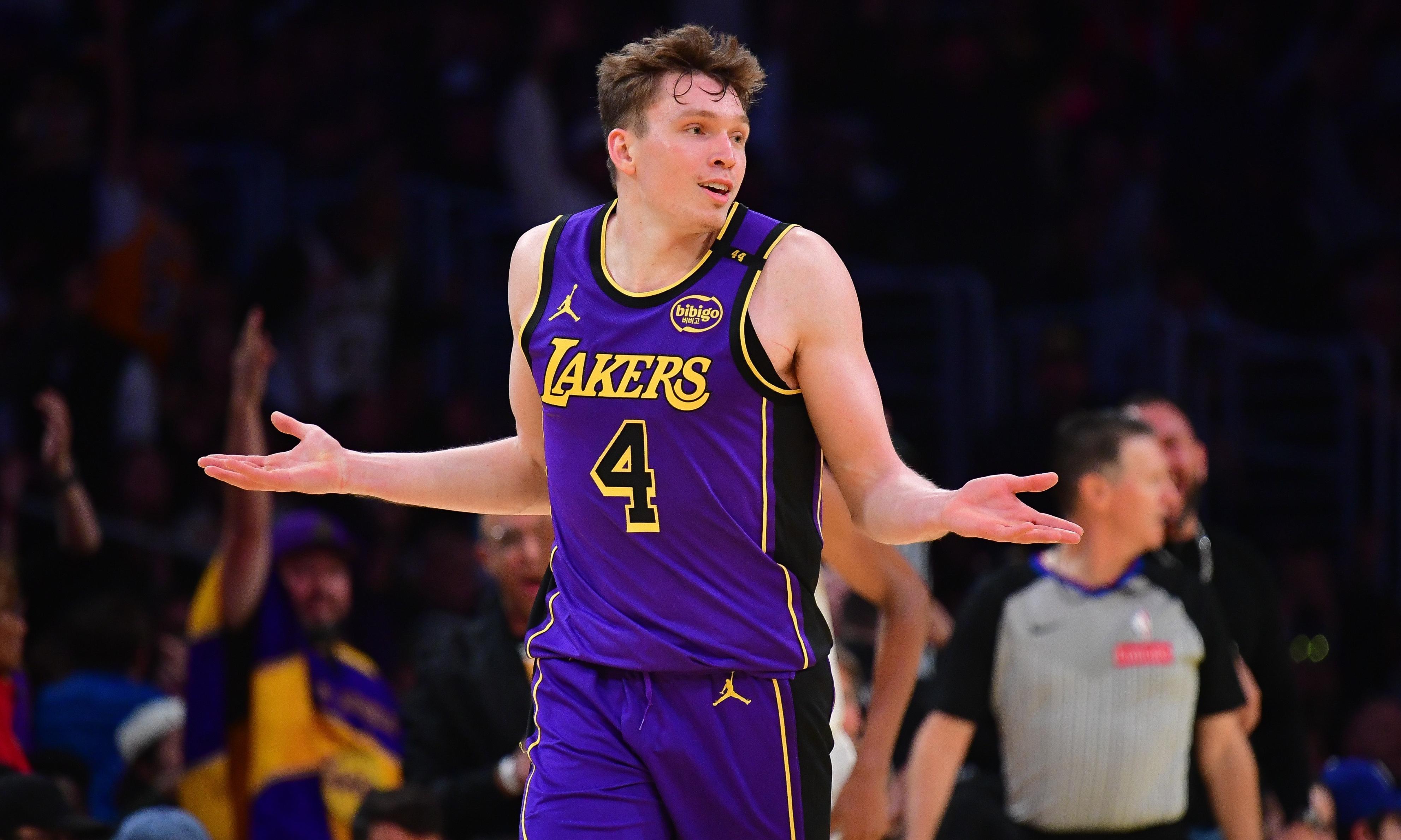 开云-蒂姆重返赛场，大比分获胜首场状态出色，湖人观众沸腾！气势如虹延续的简单介绍